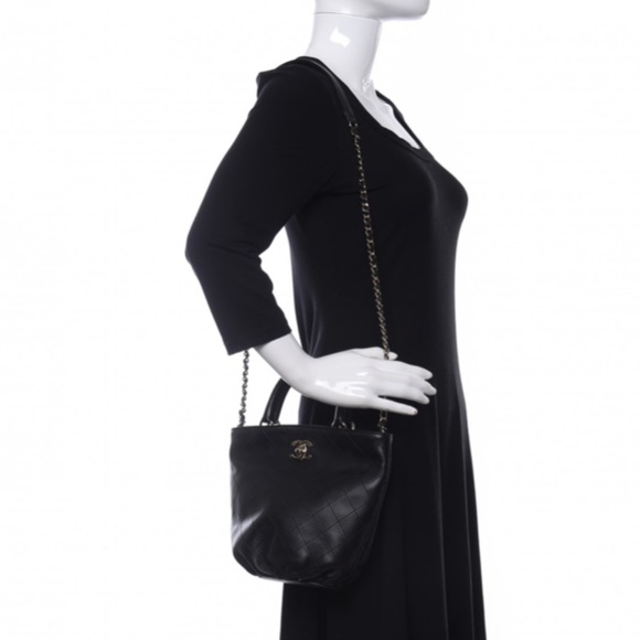 Authentic Chanel Cross body bucket Bag - Picture 3 of 14